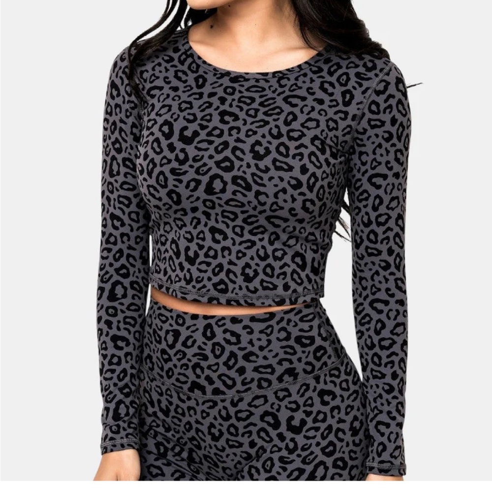 NWOT Kamo Fitness Serenity Long Sleeve Crop - Magnet Leopard